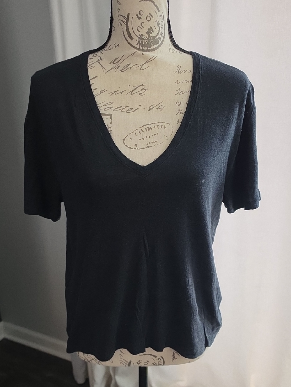 Abercrombie & Fitch Black V-Neck Short Sleeve Tee